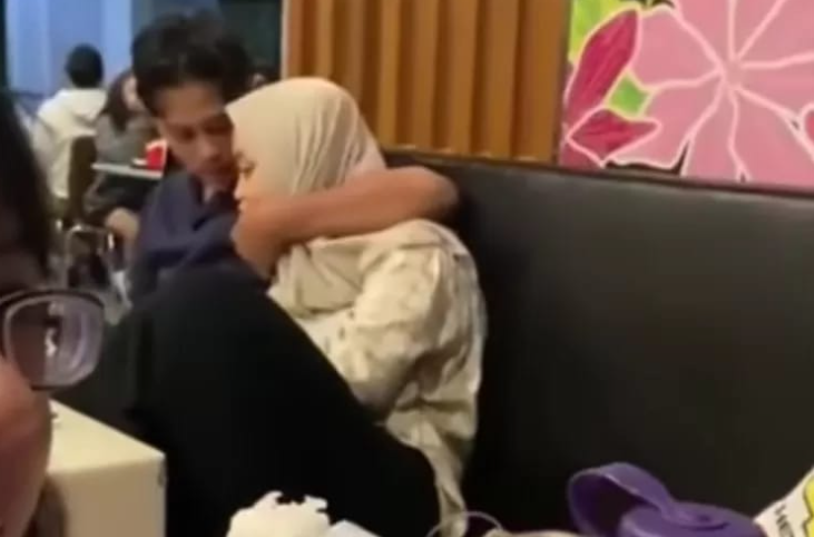 Menghebohkan! Video Pasangan Remaja Lakukan Hal Tak Senonoh di Tempat Umum dan Dekat Anak-anak, Menggemparkan!