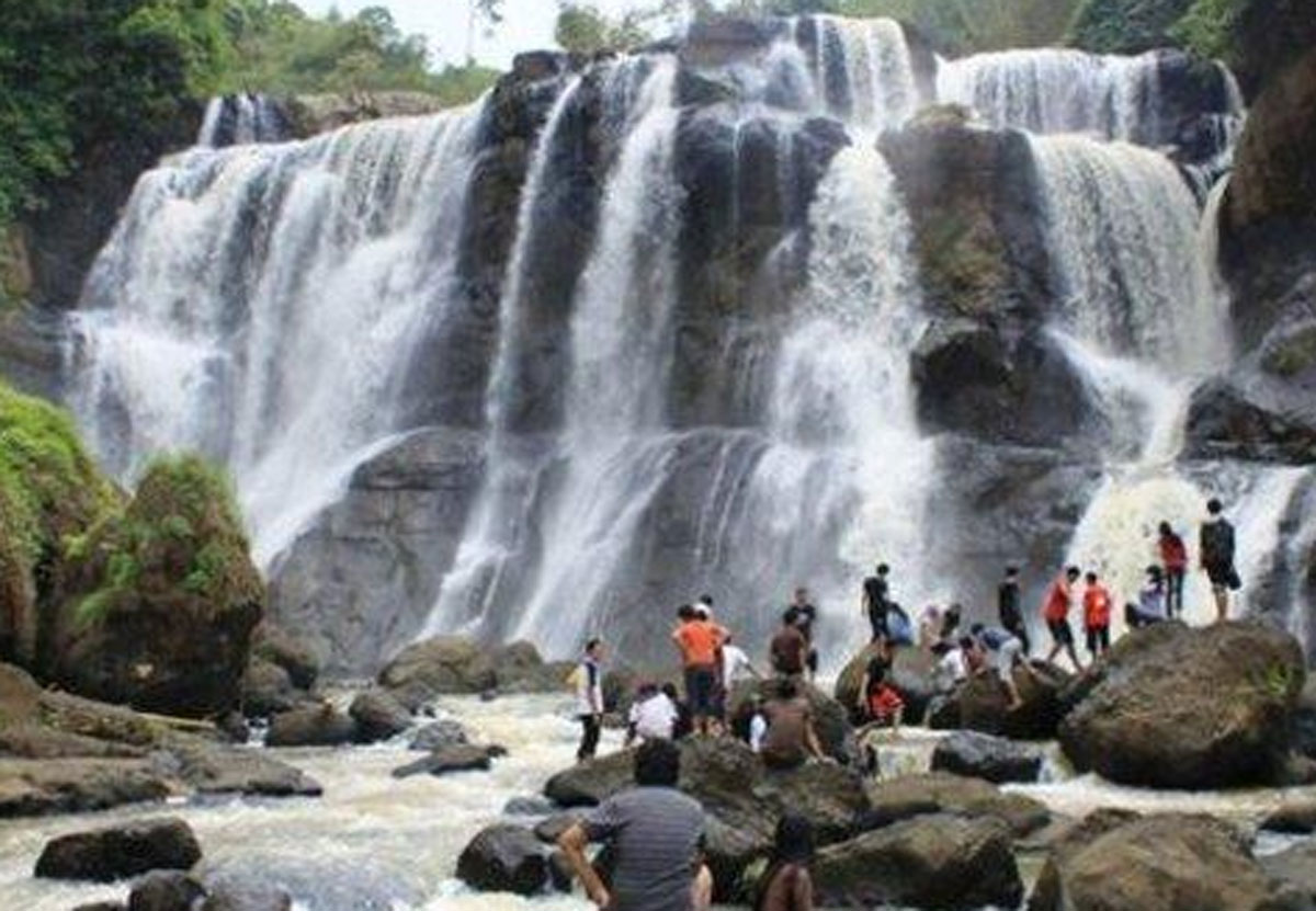 Pesona Curug Sembilan: Air Terjun Bertingkat Sembilan di Bengkulu