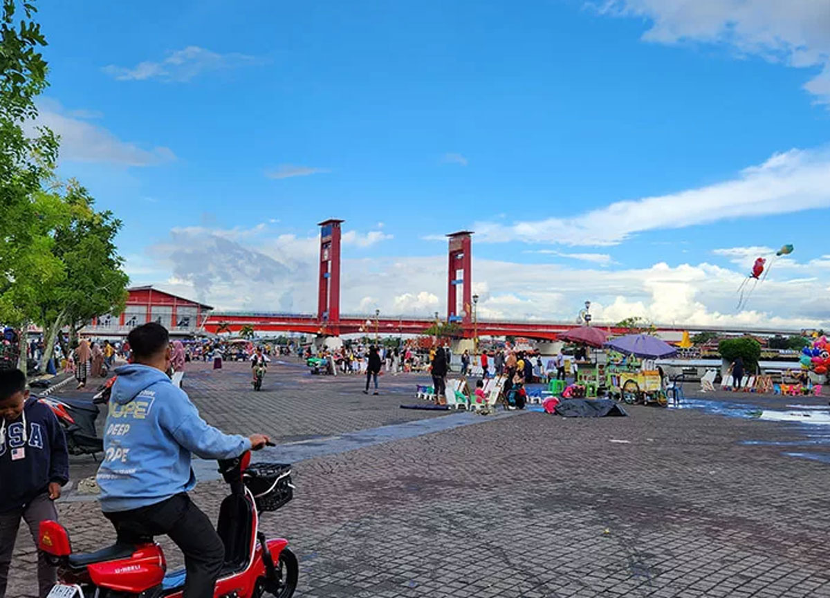 Menikmati Panorama Sungai Musi dari Benteng Kuto Besak: Destinasi Wisata Populer di Palembang