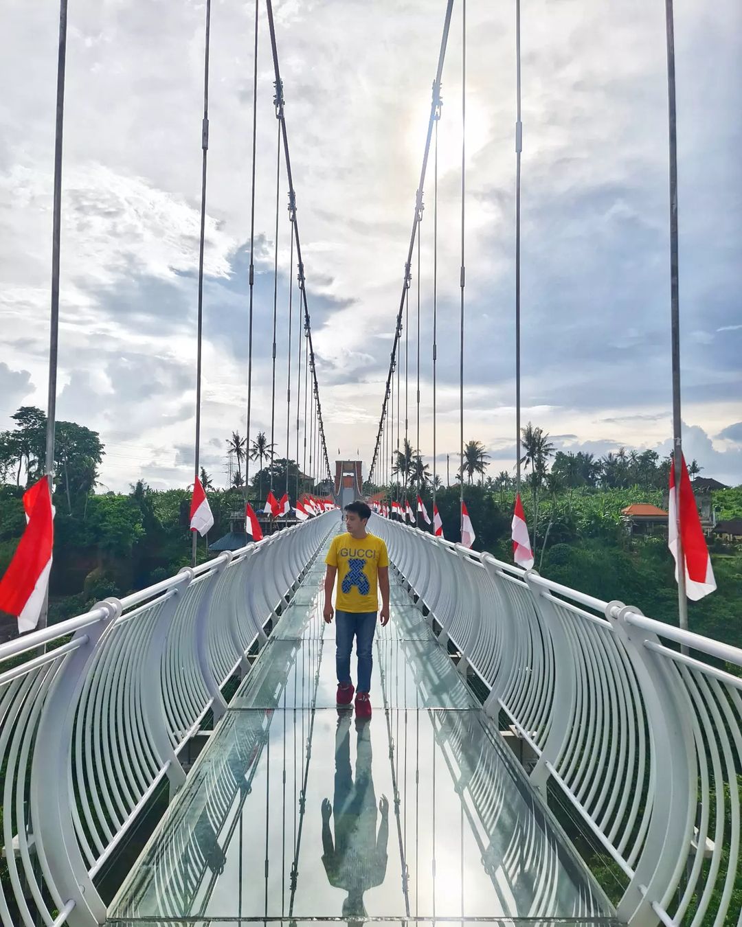 Wisata Jembatan Kaca Bali, Pemandangan Spektakuler dan Merasakan Sensasi Unik