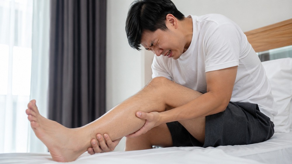 Keram Kaki Saat Tidur? Kenali Penyebab dan Solusi Efektifnya