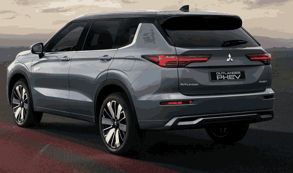Mitsubishi Outlander PHEV 2025  Menjembatani Dunia Listrik dan Bensin di Era Transisi Energi