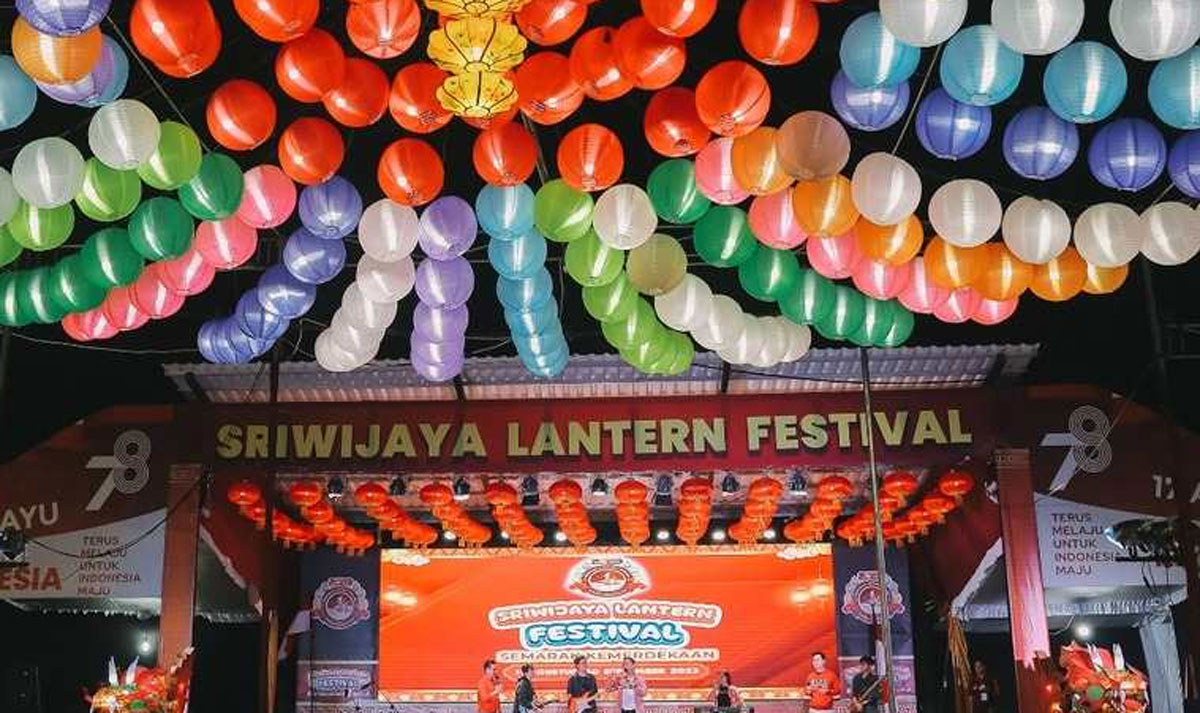 Menyelami Keindahan Warna dan Rasa di Sriwijaya Lantern Festival 2024