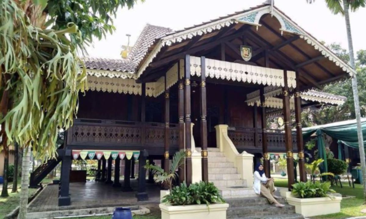 WOW! Iniloh Rumah Spektakuler Yang Terkenal di Sugiwaras Sumatra Selatan, Wajib Anda Kunjungin!