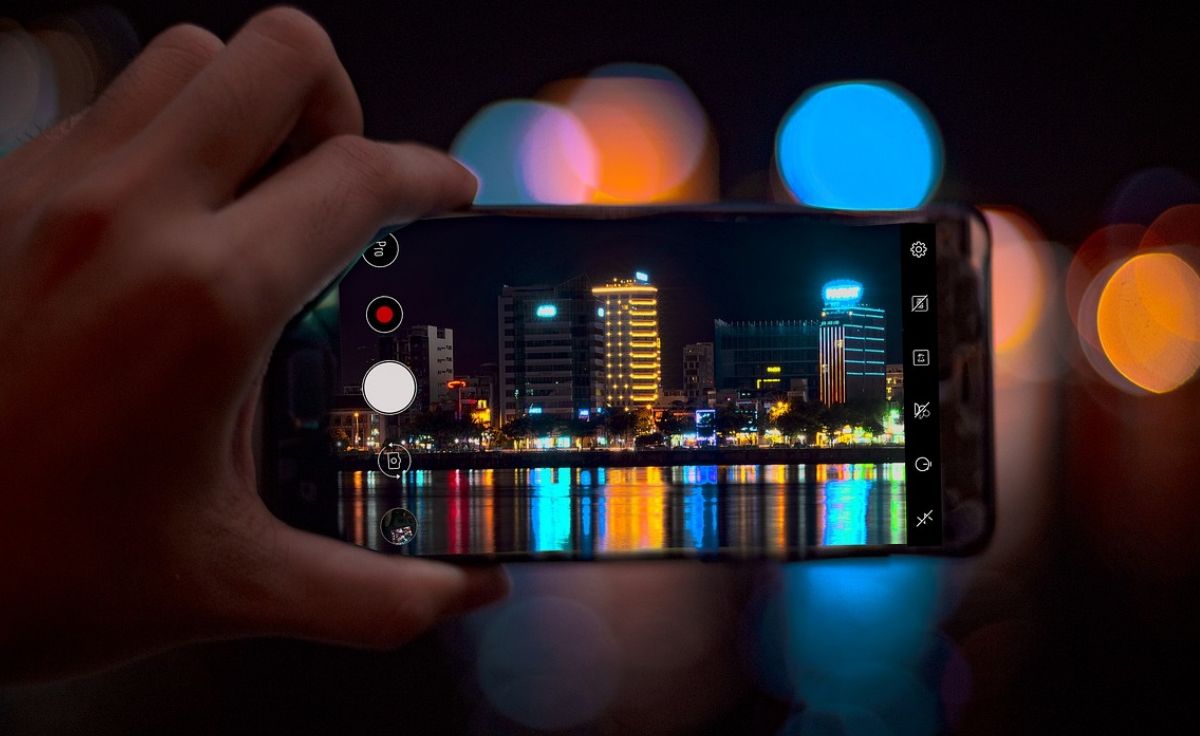 Wah! Realme C15: Aktivitas Malam Lebih Tenang dengan Tampilan Gelap yang Nyaman di Mata Lho!