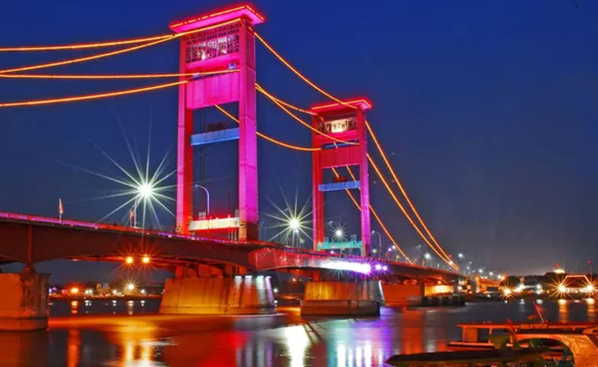 Inilah Jembatan Ampera: Mengukir Instagramable & Sejarah di Palembang!