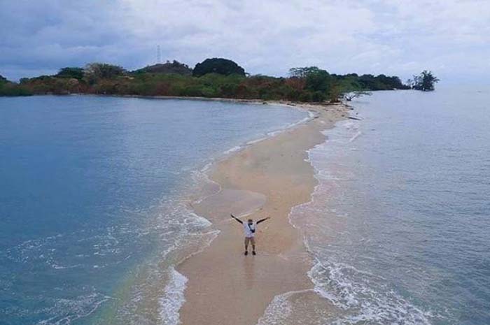 Pulau Maspari: Destinasi Wisata Yang memukau dengan Pantai berpasir putih Dan alamnya yang memikat 