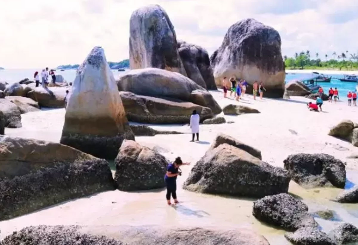 Batu Granit Berlayar: Fenomena Alam yang Menakjubkan di Pulau Batu Berlayar