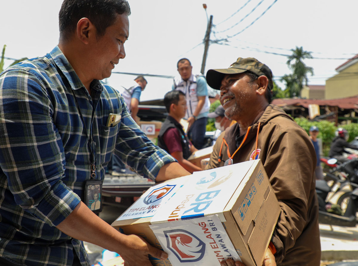 BRI Peduli Gerak Cepat Salurkan Bantuan untuk Korban Banjir Jabodetabek