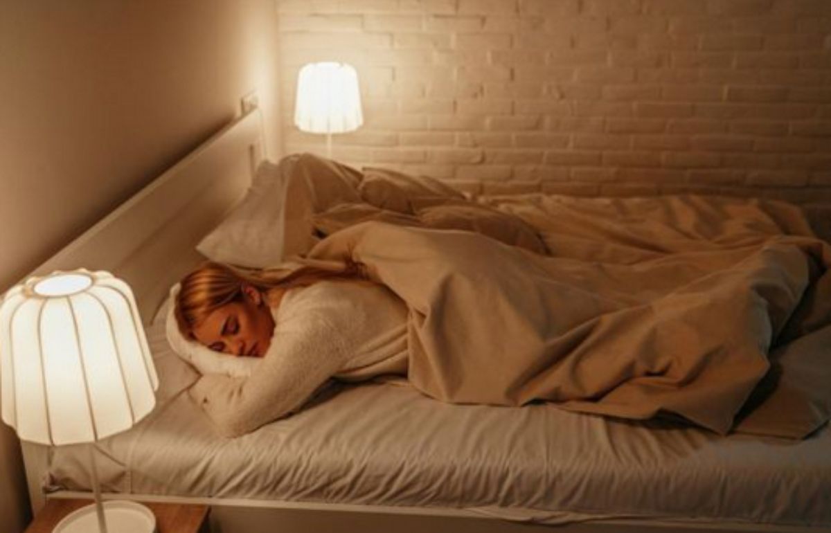 Banyak Belum Tau! Bahaya Tidur Lampu Menyala: Dampak pada Kualitas Tidur & Kesehatan? Ini Penjelasannya!