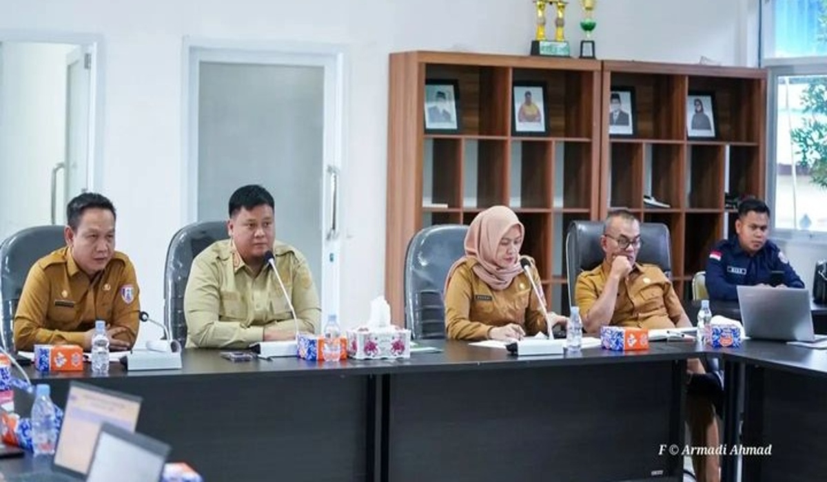 Sekda Erwin Ibrahim Pimpin Rapat Evaluasi Program Kegiatan di Banyuasin