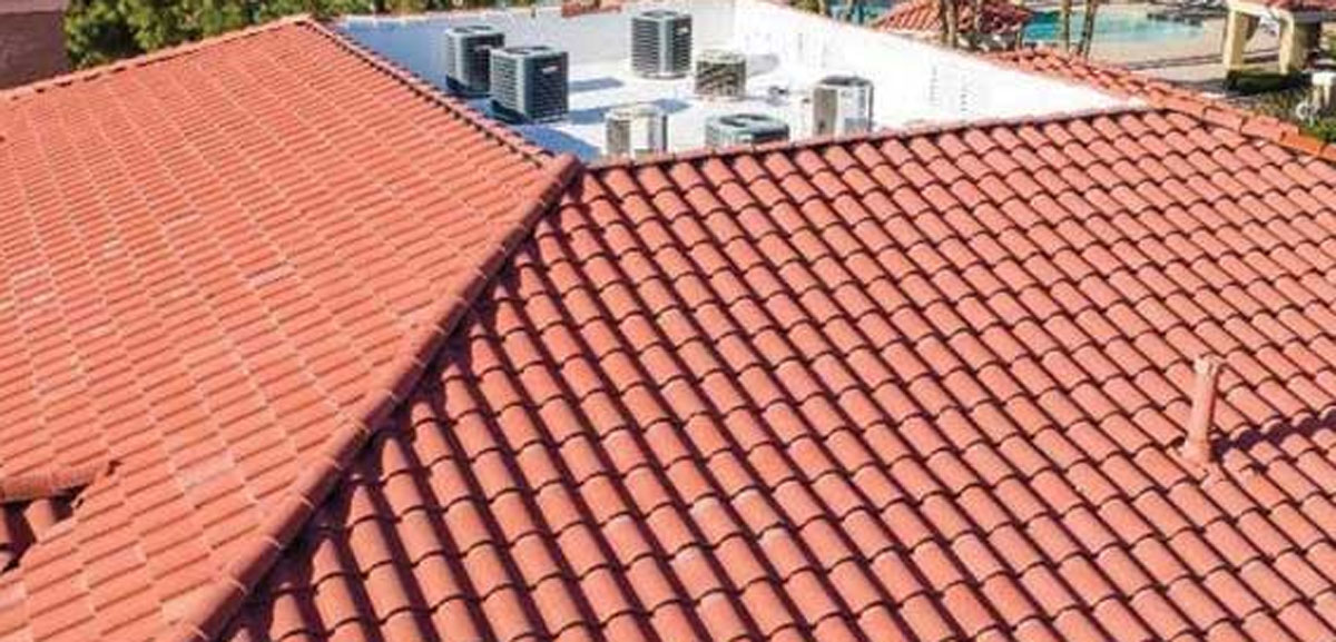 Genteng Tanah Liat vs Beton: Panduan Memilih Atap Rumah yang Tepat Bagi Anda