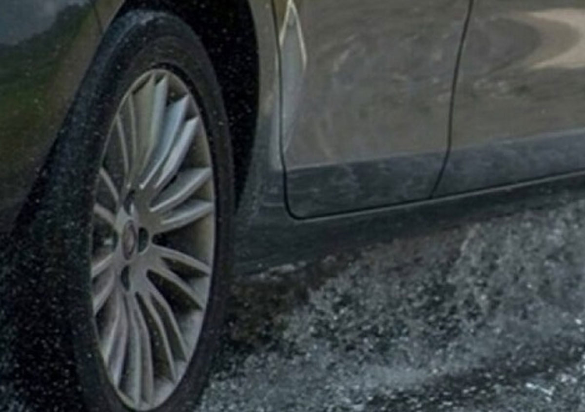 Hati-hati! Ini Dampak Buruk Jika Ban Mobil Dibiarkan Kotor Setelah Kehujanan