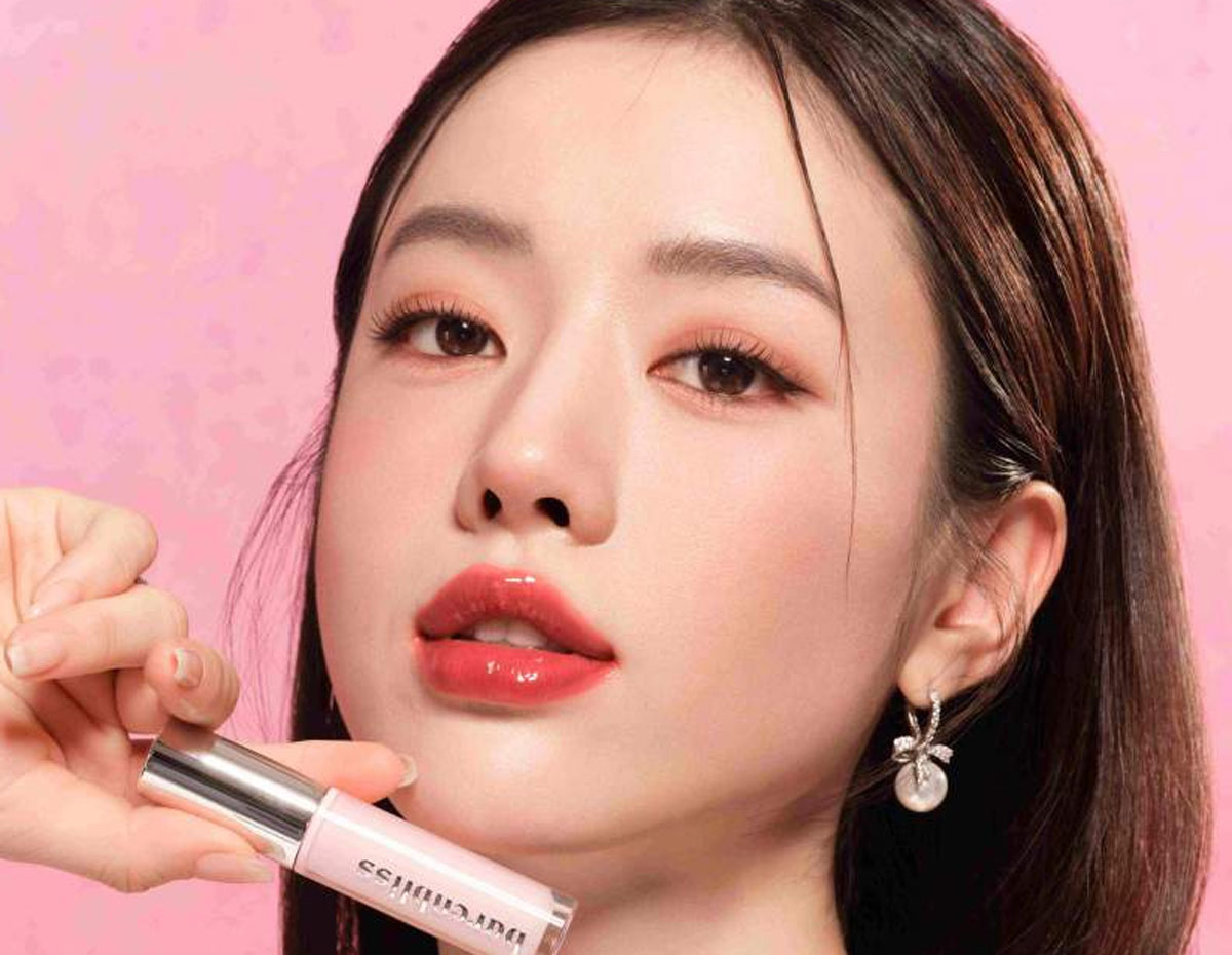 Bibir Juicy ala Korea dengan Lily Makes Luminous Glow Tint dari Barenbliss: Kilau Alami yang Tahan Lama