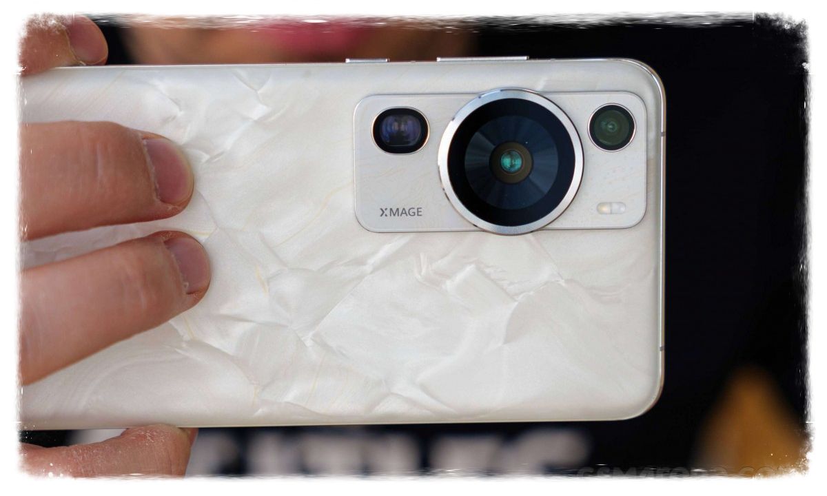 Zoom Optik 4x Tajam Huawei P70 Memotret Detail dari Jarak Jauh Menyelami Dunia Mobile dengan Lebih Dekat!