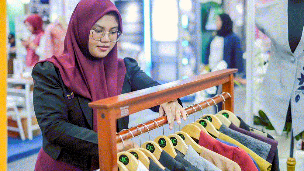 LinkUMKM BRI Bantu UMKM Naik Kelas, JJC Rumah Jahit Sukses Kembangkan Fesyen Wastra Eksklusif