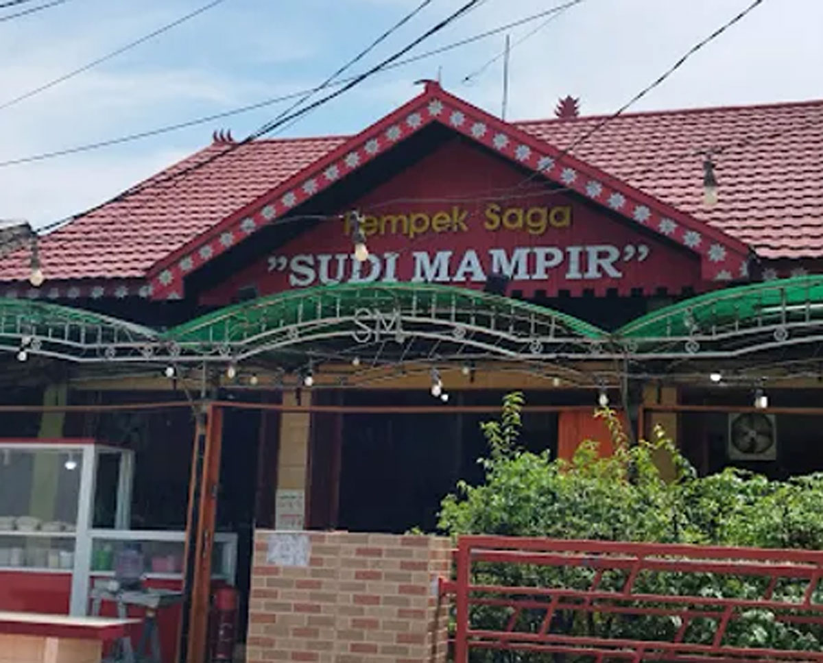 Memanjakan Lidah di Pempek Saga Sudi Mampir: Tempat Makan Pempek Legendaris di Palembang