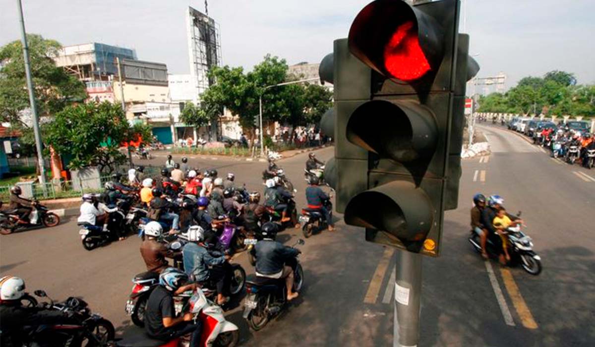 Video Viral Seorang Pria Teror di Lampu Merah Krapyak Semarang, Ternyata Begini Orangnya !