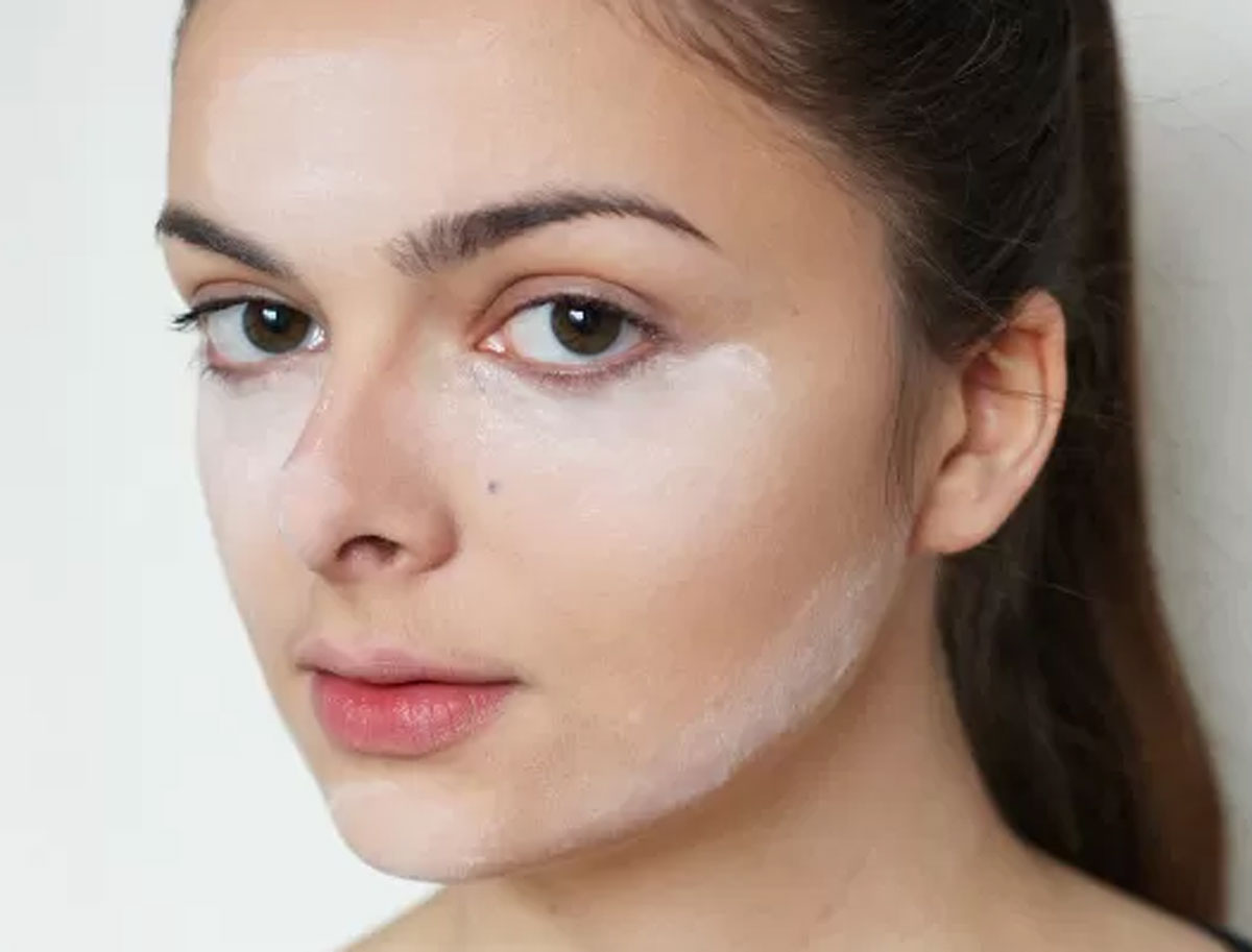 White Cast pada Sunscreen Bikin Risih? Ini Panduan Lengkap untuk Menghindarinya!