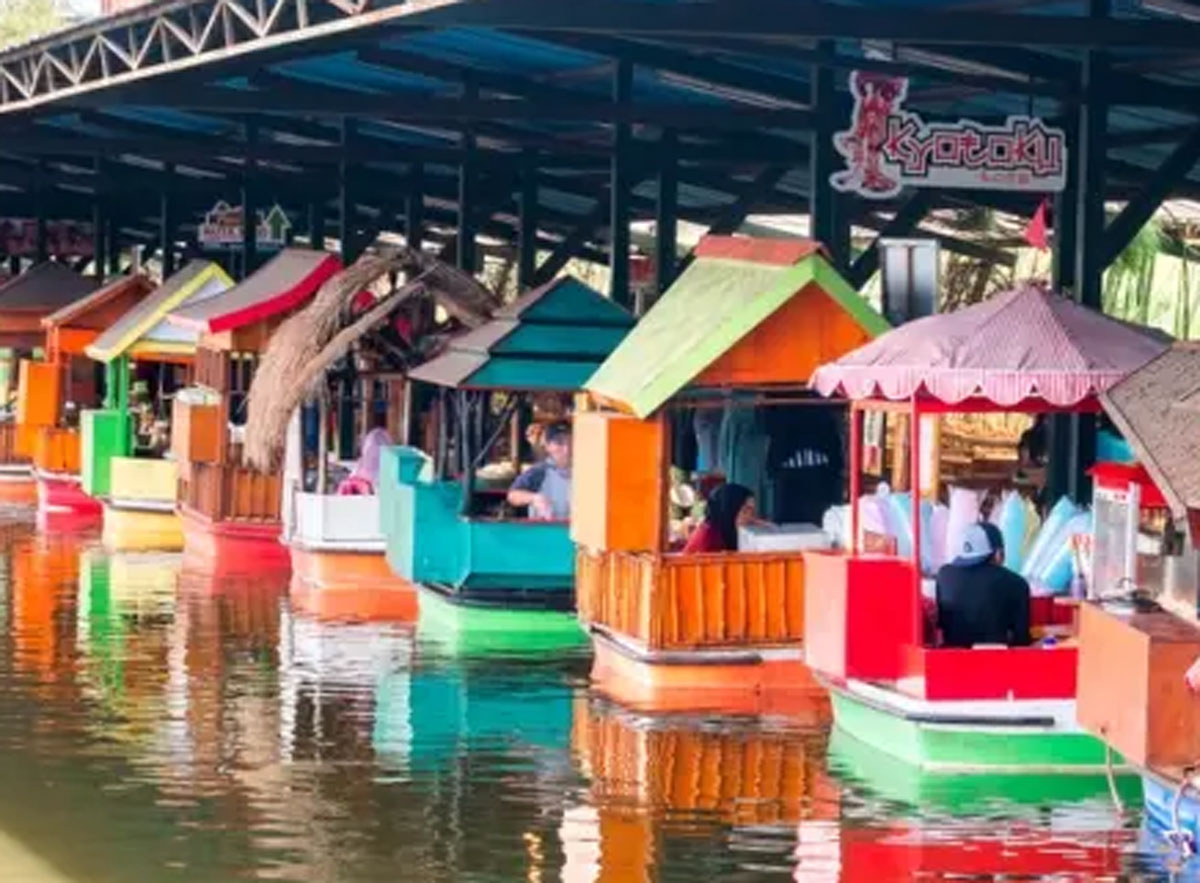 Menikmati Pesona Floating Market Lembang: Wisata Kuliner di Tengah Danau yang Unik dan Instagramable