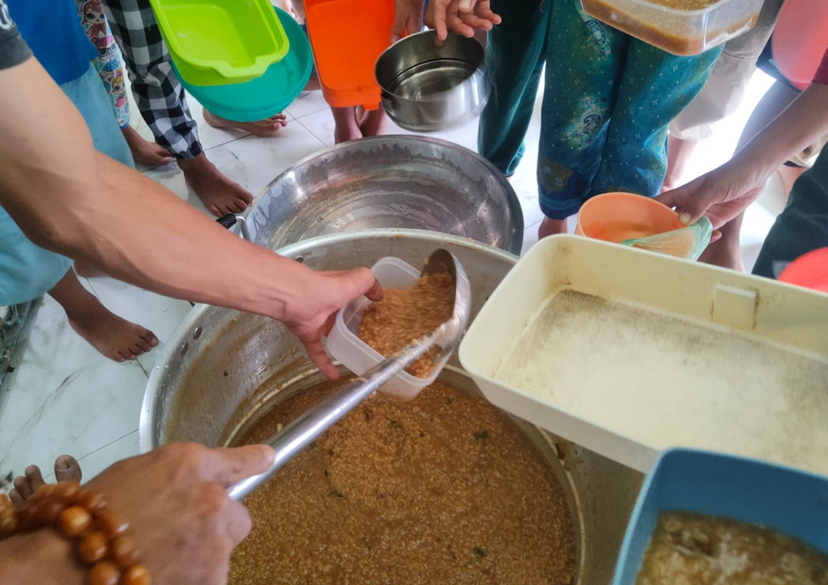 Bubur Suro: Tradisi Berbagi Takjil di Palembang yang Telah Berlangsung Seabad