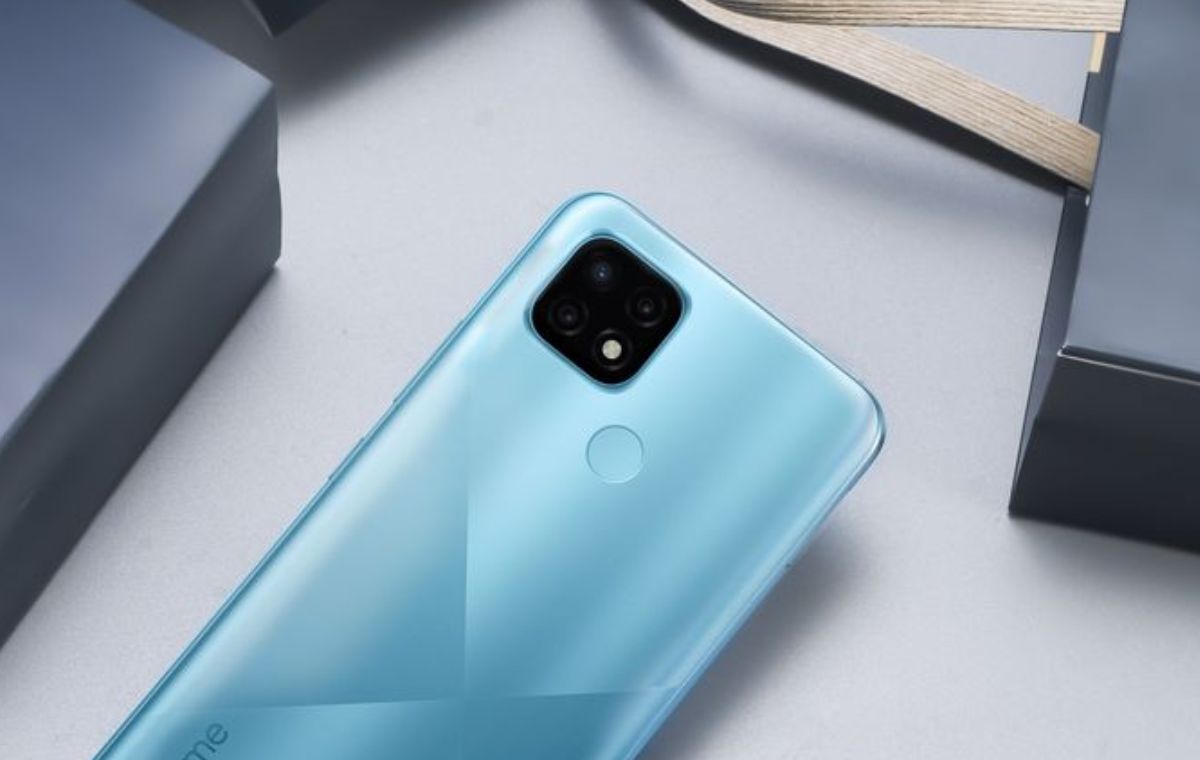 Mari Menaklukkan Lanskap dengan Lensa 119 Derajat: Realme C15 Bukan Sembarangan!