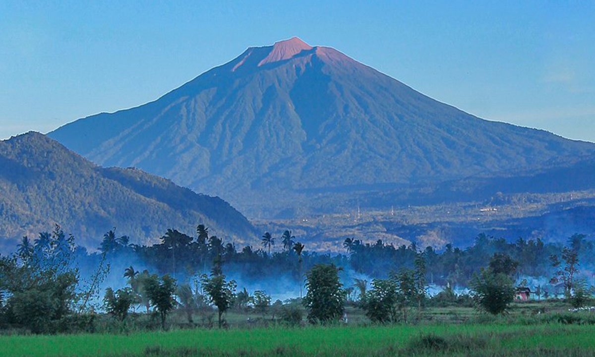 Ternyata ini Isi Gunung Kerinci, Destinasi Wisata Weekend Paling Cocok dan Seru di Sumatera !