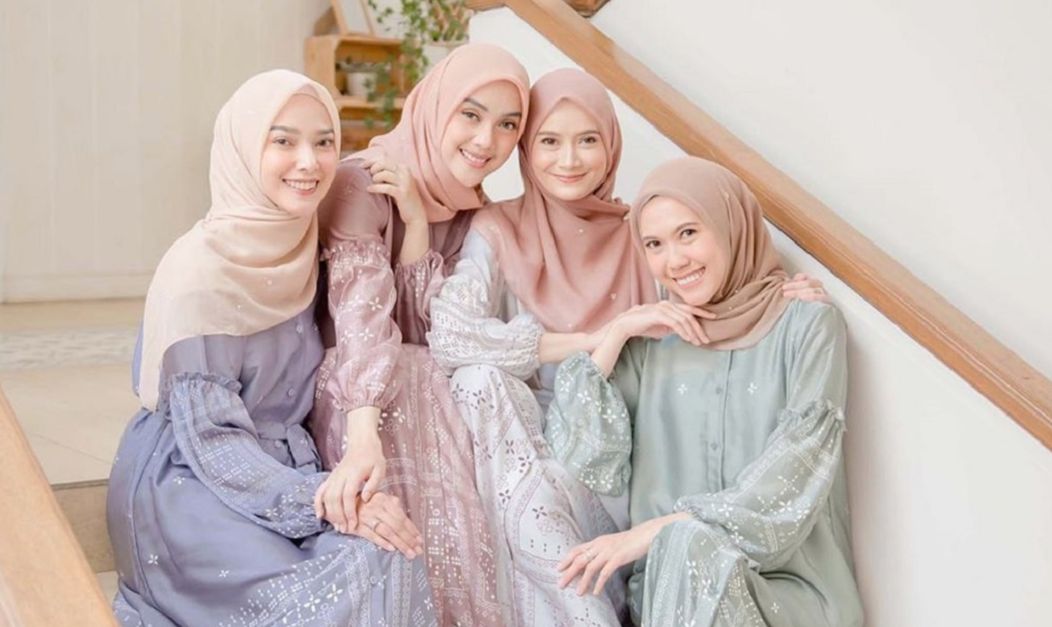 Tampil Anggun dengan Hijab Warna Pastel: Menonjolkan Aksen dan Aksesori yang Tepat