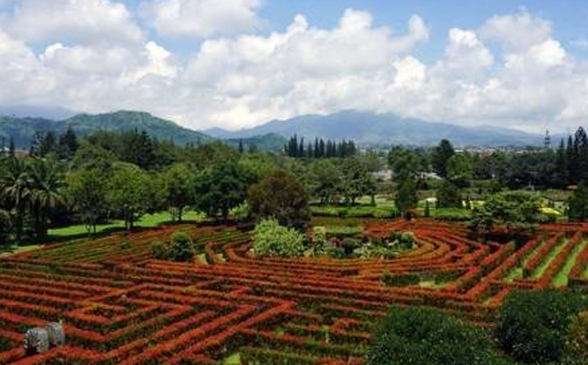 Taman Bunga Nusantara: Menjelajahi Keindahan Alam dan Miniatur Dunia di Satu Tempat