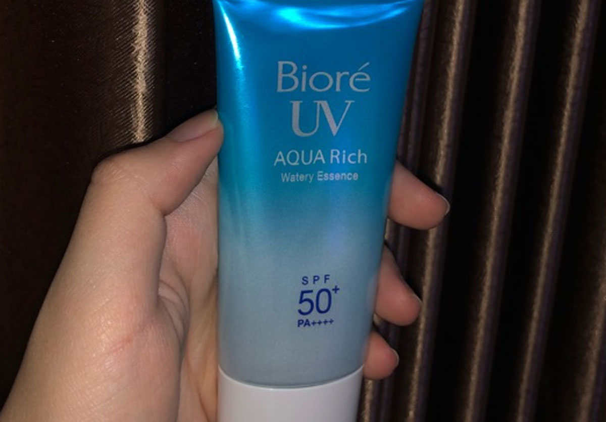  Bioré UV Aqua Rich SPF 50 : Formula Ringan yang Cepat Meresap ke Dalam Kulit