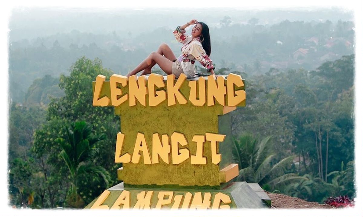 Lengkung Langit Lampung: Bukit Romantis dengan Bonus Spot Foto 'Bikin Jomblo Baper'!