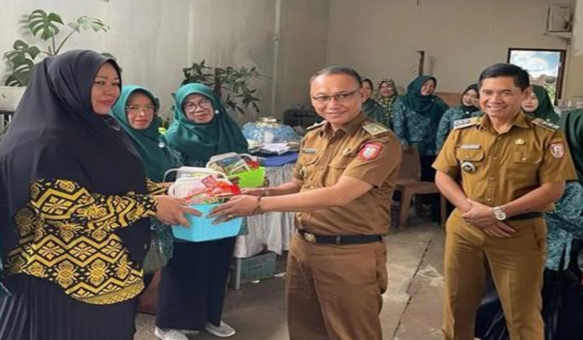 Gerakan Tanam Sayur di Tanah Mas, Menyuburkan Tanaman Plus Jadi Penopang Ekonomi Keluarga