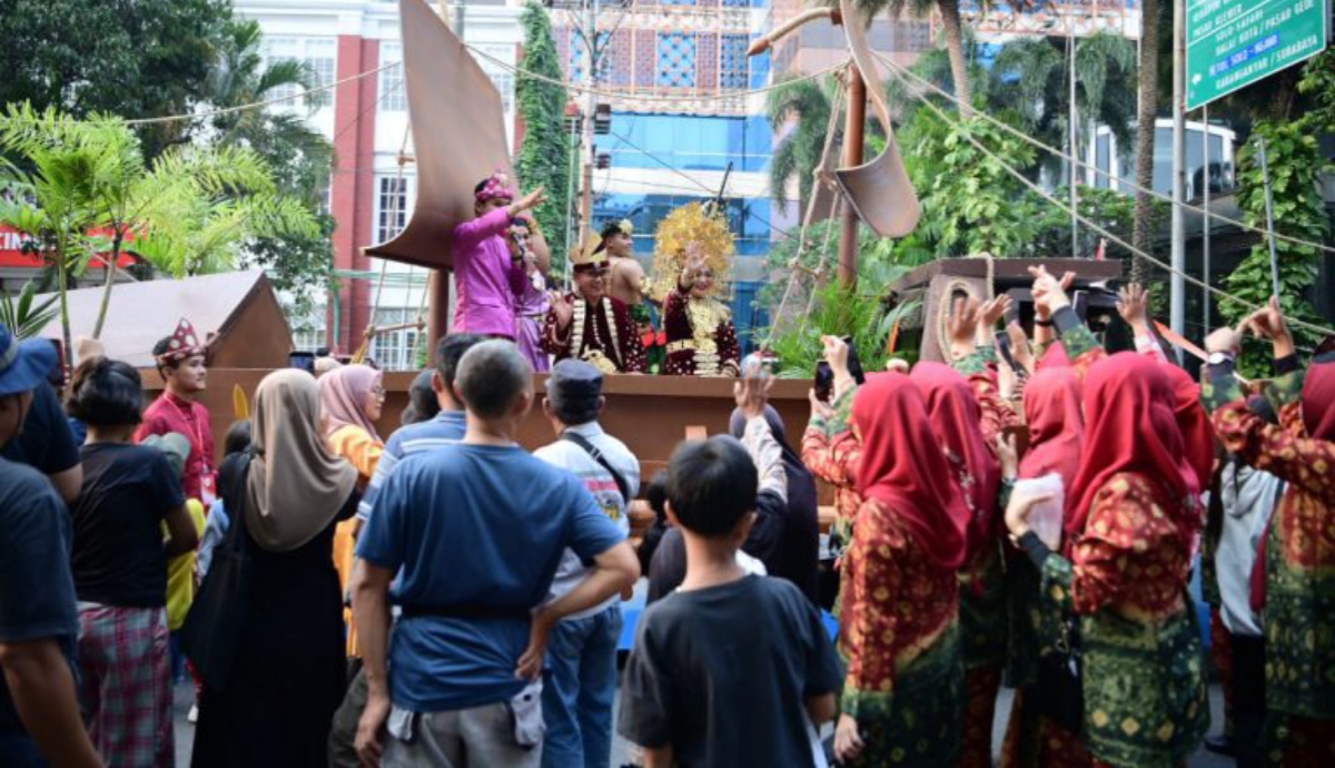 Ini Kata PJ Bupati Hani Syopiar, Karnaval Dekranasda Ke-44 Perahu Pinisi Disambut Meriah Warga Solo!