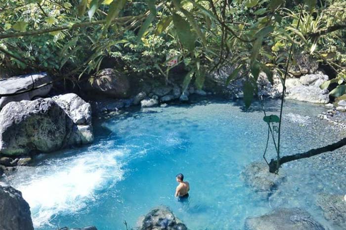 Keajaiban Lubuk Paraku: Tempat Wisata Air Berwarna Biru yang Viral di TikTok Kota Padang