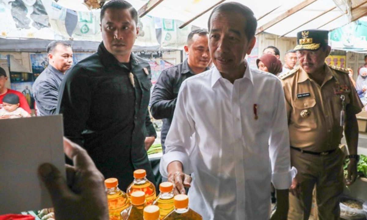 Jokowi Terjun ke Pasar Mungkid: Peninjauan Harga Bawang hingga Kesan Pedagang tentang Presiden yang Merakyat