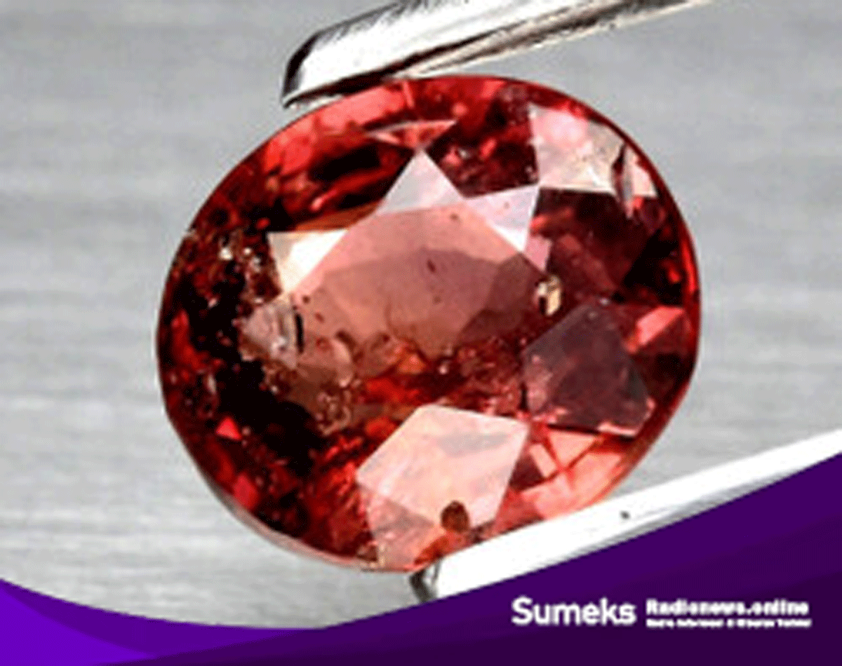 Tren 'Sapph-Attack'! Harper Jewelers & Vincent Luxe Bersatu Gebrak Dunia Perhiasan - Padparadscha Sapphire!