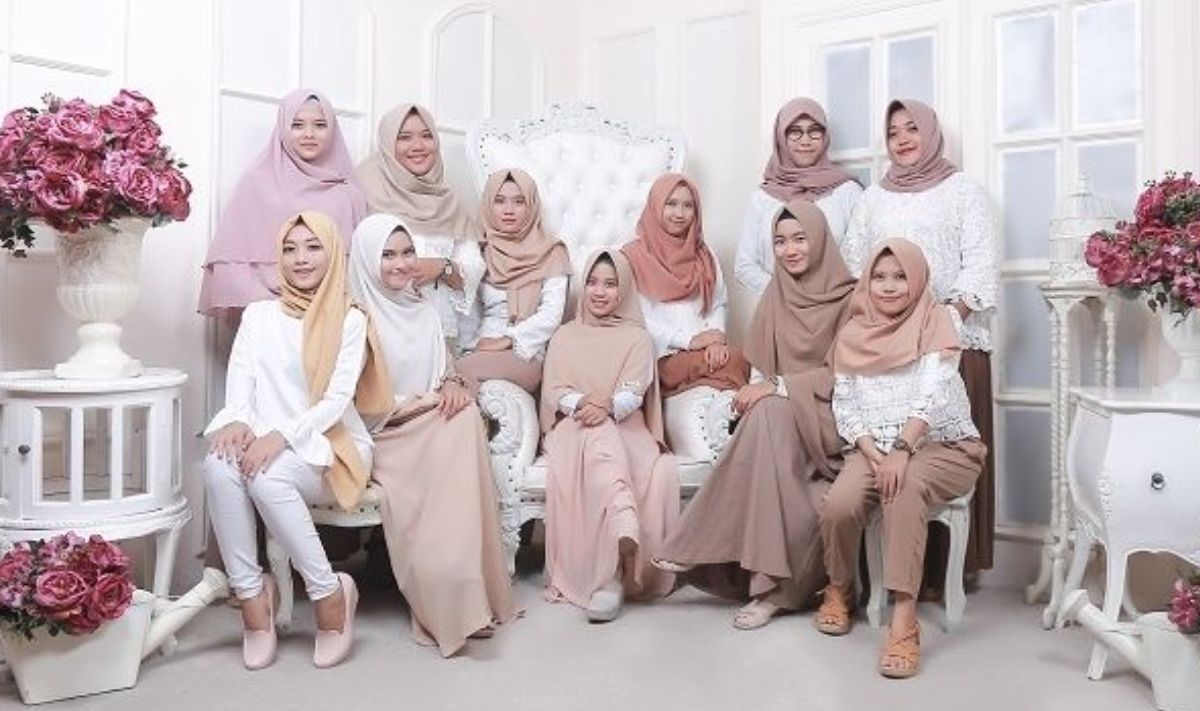 OOTD Foto Studio untuk Event Spesial: Tampil Glamor dan Elegan di Depan Kamera!