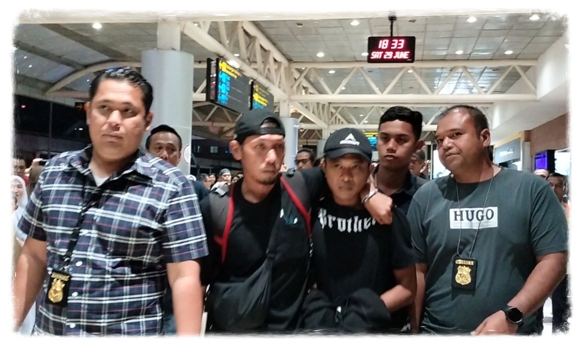 Antoni Pulang ke Palembang: Buronan Kasus Pembunuhan Sadis Diborgol dan Dikawal Ketat
