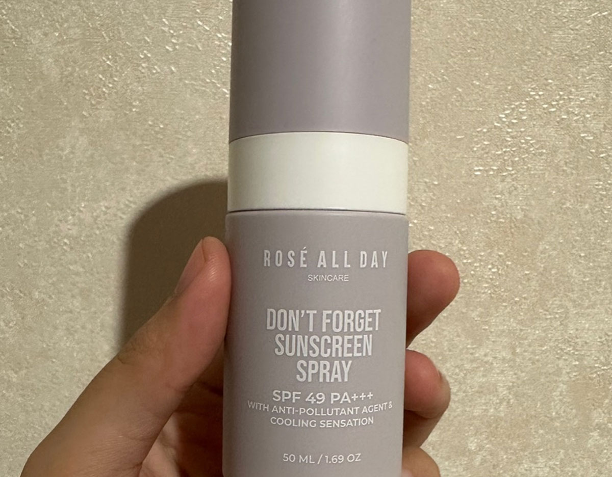 Rosé All Day Don't Forget Sunscreen Spray: Perlindungan Anti-Polutan yang Segar dan Praktis