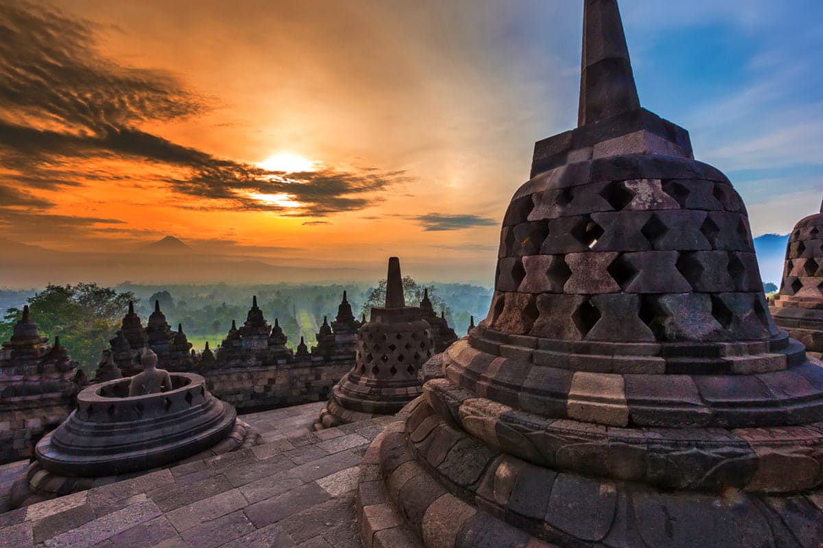 Candi Borobudur: Pesona Megah yang Membawa Jiwa ke Masa Lampau