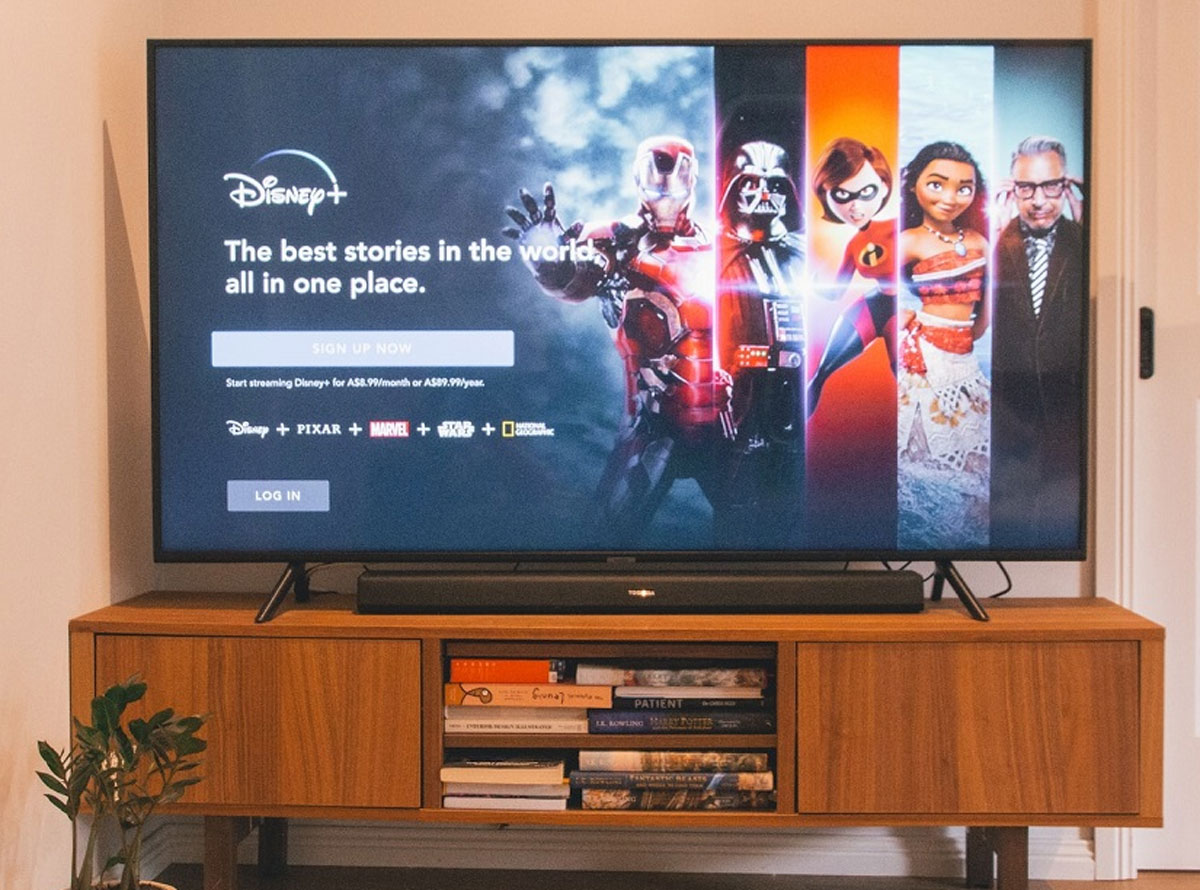 Coocaa 50 Inch 4K,Evolusi Televisi di Era Digital: Dari Siaran Biasa ke Pusat Hiburan Keluarga