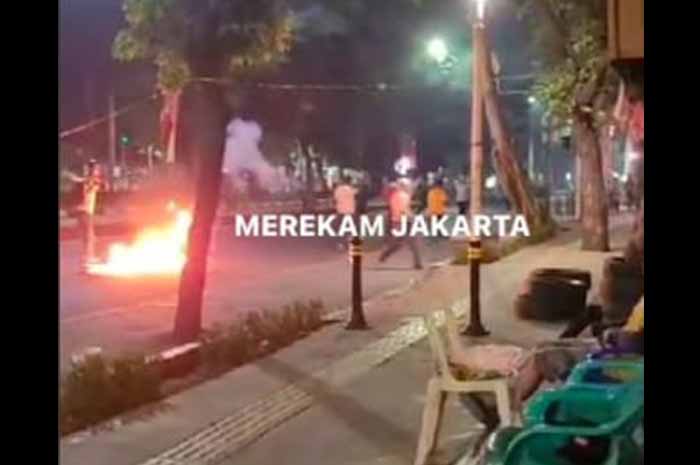  Viral Kerusuhan Dekat Kantor Wali Kota Jakarta Timur: Bom Molotov dan Petasan Terlibat dalam Tawuran