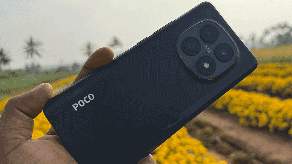 Cuma 2 Jutaan? POCO M8 5G Bawa Layar Curved 3200 Nits yang Bikin HP Flagship Minder