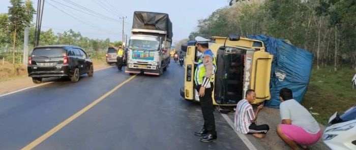 Evakuasi Truk Terguling di Jalintim KM. 22 Respon Cepat Satlantas Banyuasin