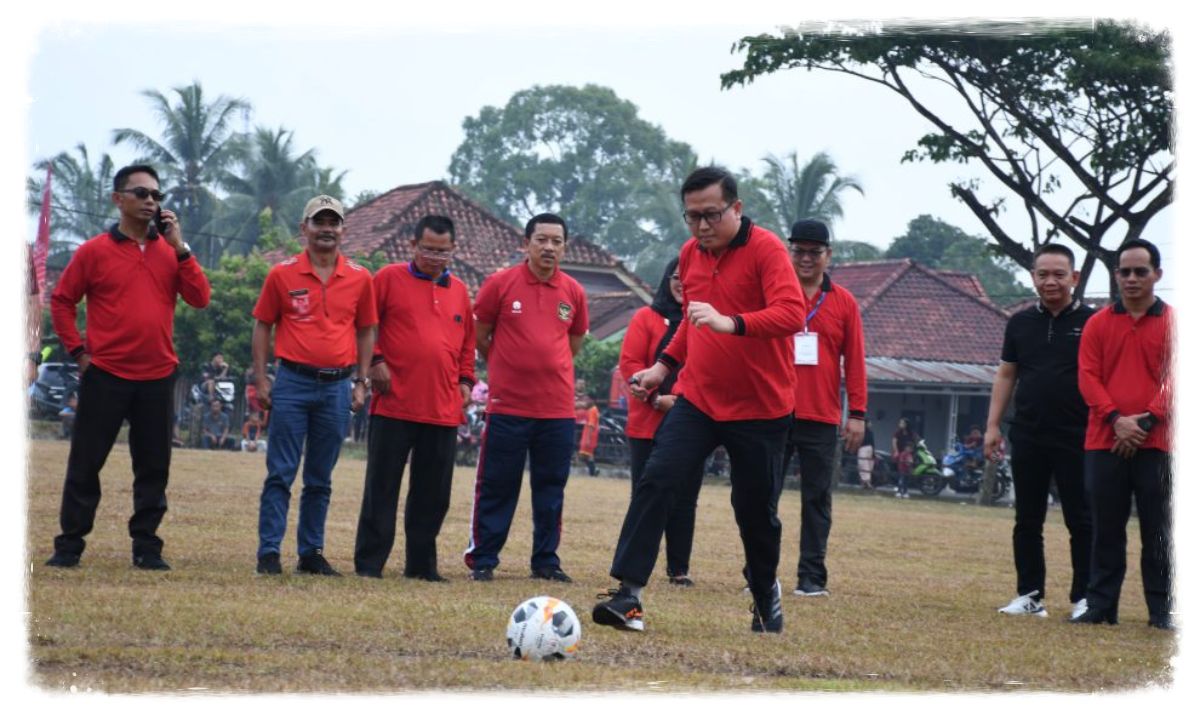 Pj Bupati Banyuasin Muhammad Farid Apresiasi Antusiasme Masyarakat dalam Turnamen Sepak Bola HUT RI ke-79!