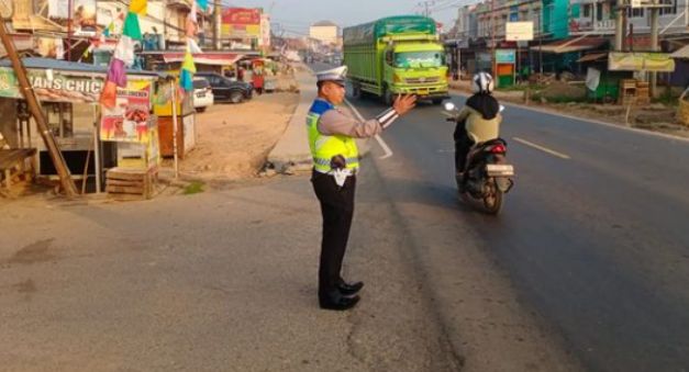 Polres Banyuasin Strong Poin, Pengendara Lalin Bekendara Lebih Aman  