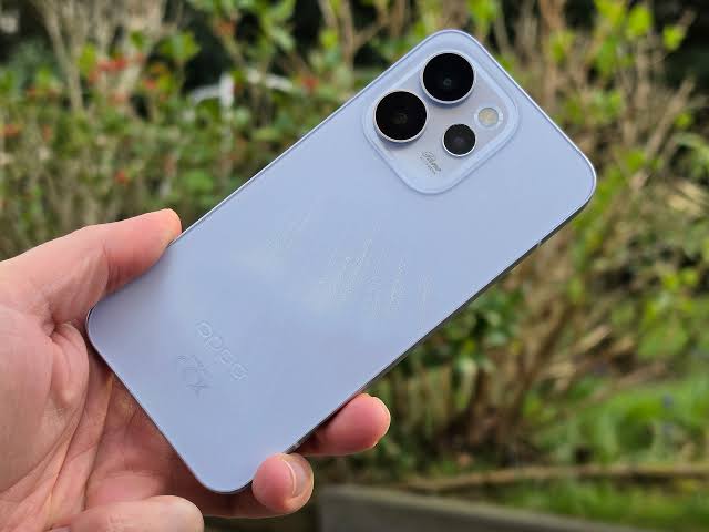 Menguji Ketangguhan Oppo Reno 15 Pro 5G di Pasar Smartphone Premium