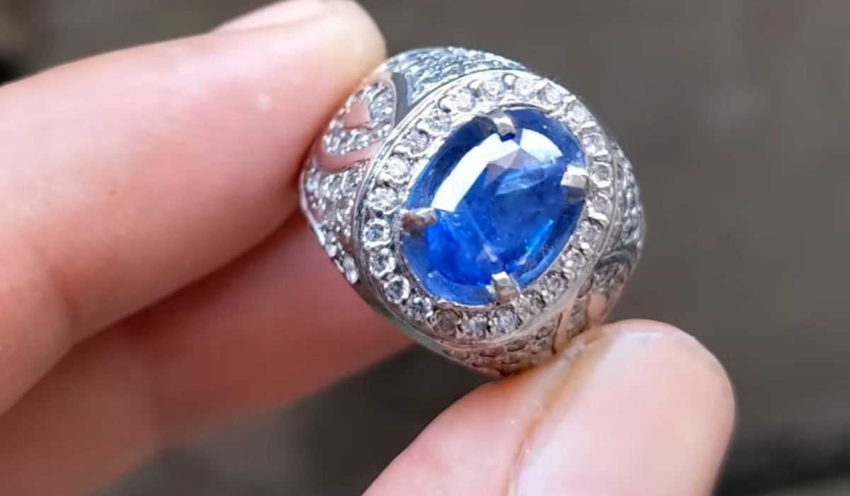 Batu Permata Biru Sapphire, Harga Terjangkau Hanya Enam Koma Lima Juta Rupiah! 