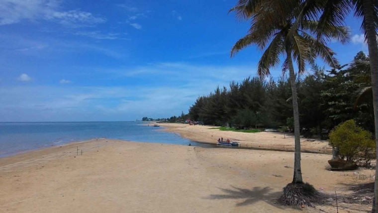 Pantai Melawai: Pesona Karang dan Sejarah Minyak di Balikpapan