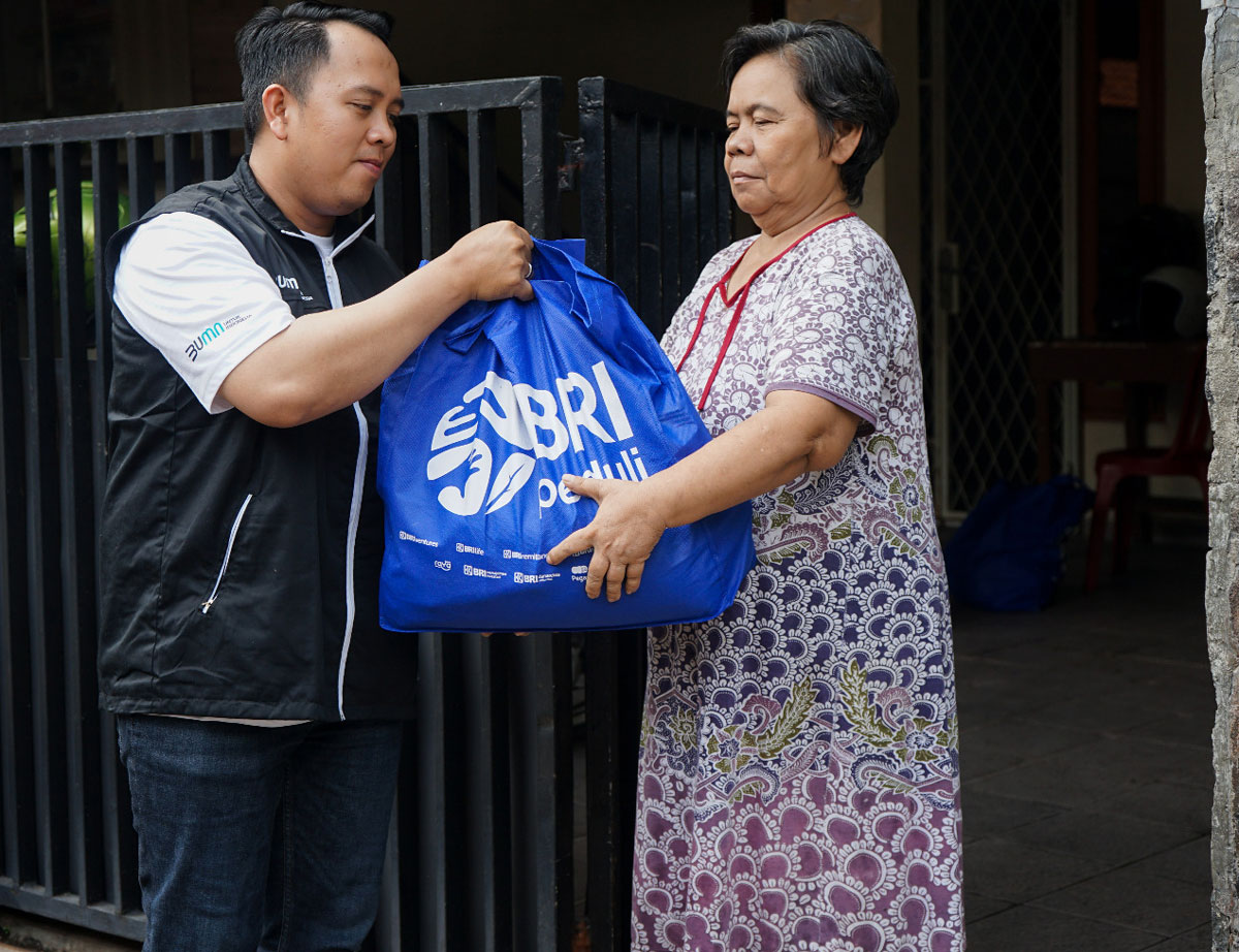 BRI Group Salurkan 100.000 Paket Sembako di Bulan Ramadan untuk Perkuat Ketahanan Sosial Masyarakat